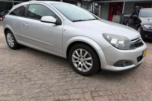Opel Astra (2009) thumbnail 3