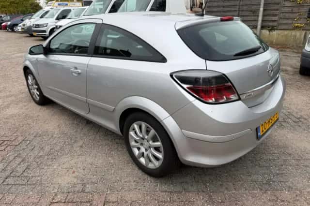 Opel Astra (2009) thumbnail 5
