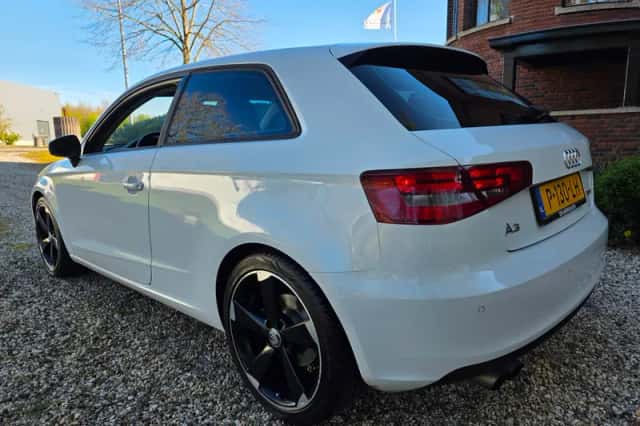 Audi A3 (2012) thumbnail 3