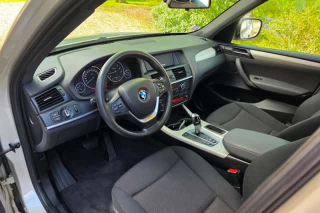 BMW X3 (2012) thumbnail 2