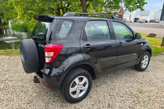 Daihatsu Terios (2009) thumbnail 3