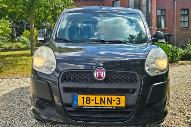 Fiat Doblò (2010) thumbnail 2