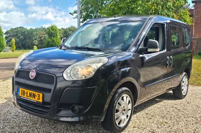 Fiat Doblò (2010) thumbnail 3