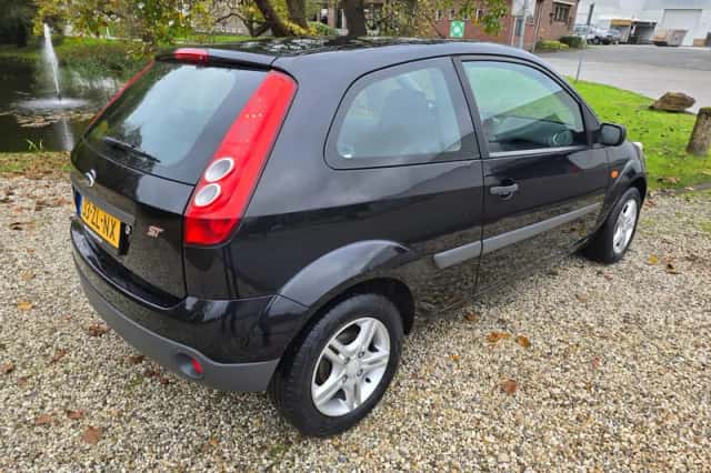 Ford Fiesta (2008) thumbnail 3