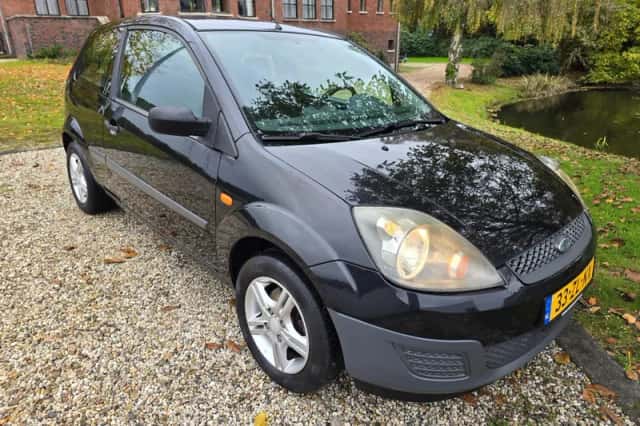 Ford Fiesta (2008) thumbnail 4