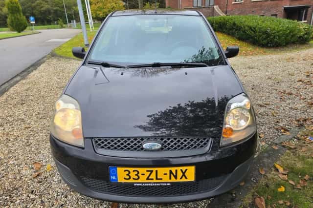 Ford Fiesta (2008) thumbnail 5