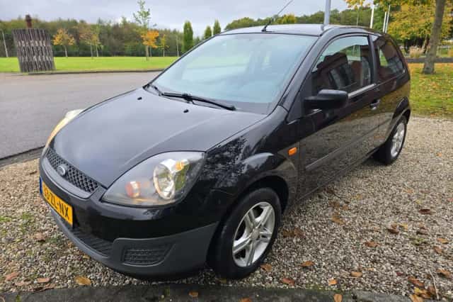 Ford Fiesta (2008) thumbnail 6