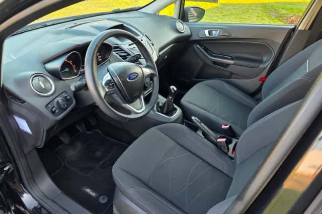 Ford Fiesta (2013) thumbnail 2