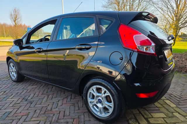 Ford Fiesta (2013) thumbnail 3
