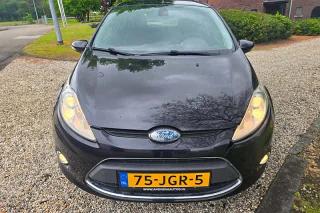 Ford Fiesta (2009) thumbnail 3