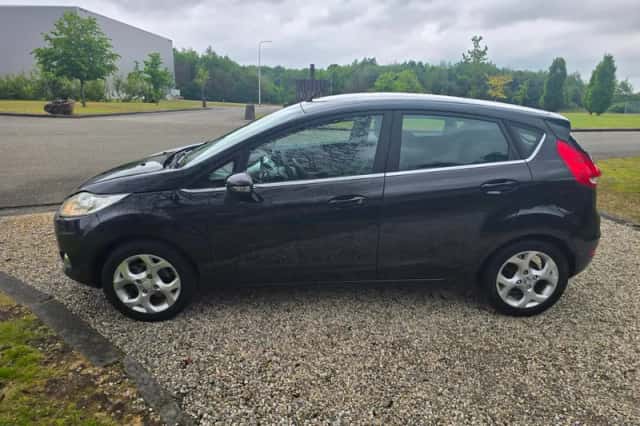 Ford Fiesta (2009) thumbnail 5