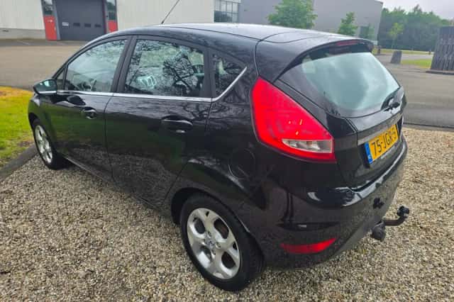Ford Fiesta (2009) thumbnail 6
