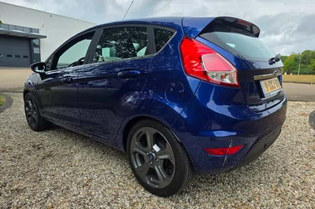 Ford Fiesta (2014) thumbnail 3