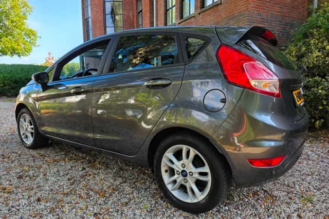 Ford Fiesta (2017) thumbnail 3