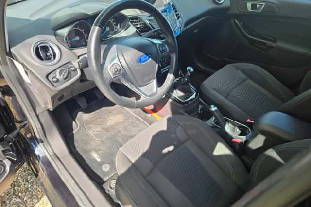 Ford Fiesta (2015) thumbnail 2
