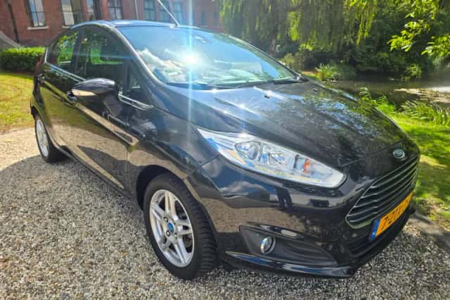 Ford Fiesta (2015) thumbnail 4