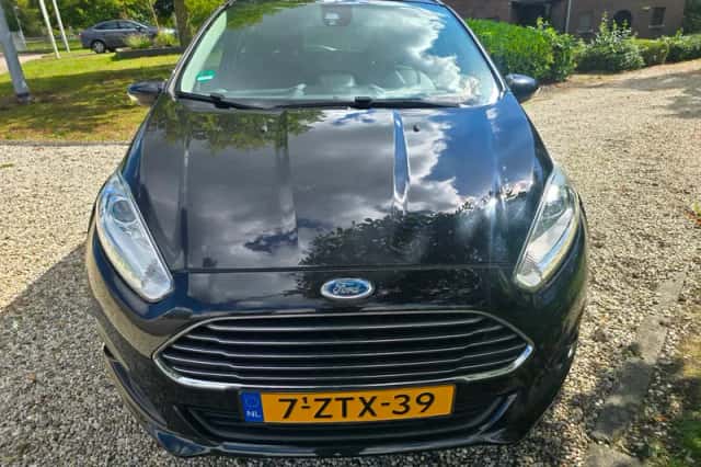 Ford Fiesta (2015) thumbnail 5