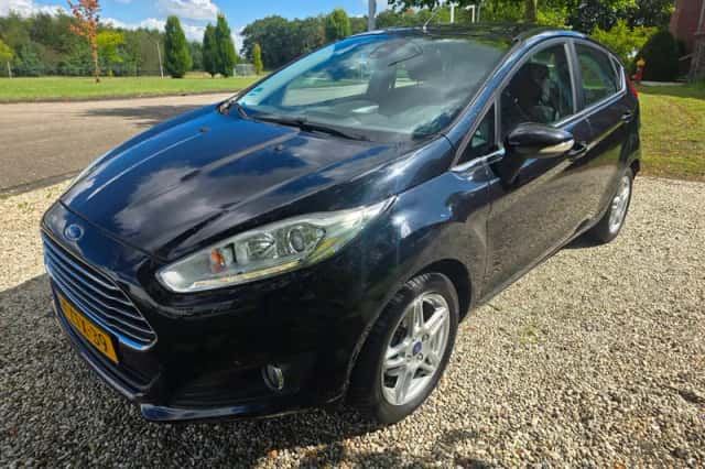 Ford Fiesta (2015) thumbnail 6