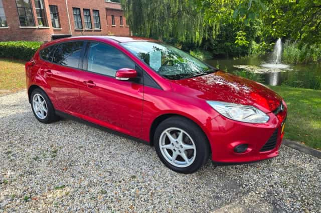 Ford Focus (2012) thumbnail 1
