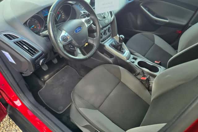 Ford Focus (2012) thumbnail 2