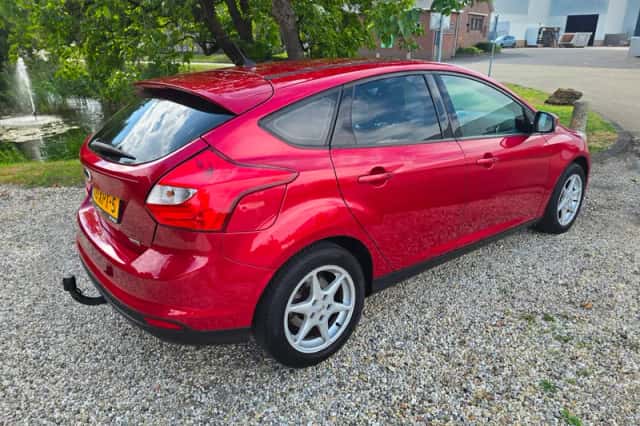 Ford Focus (2012) thumbnail 3