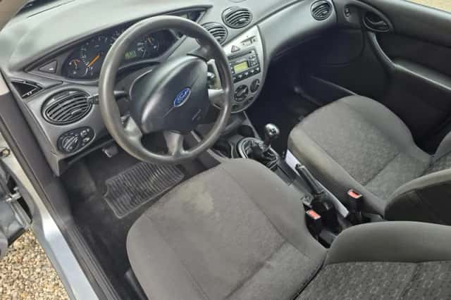 Ford Focus (2003) thumbnail 2