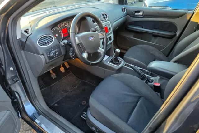 Ford Focus (2007) thumbnail 2