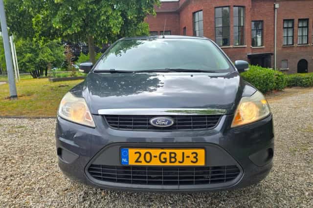 Ford Focus (2008) thumbnail 3