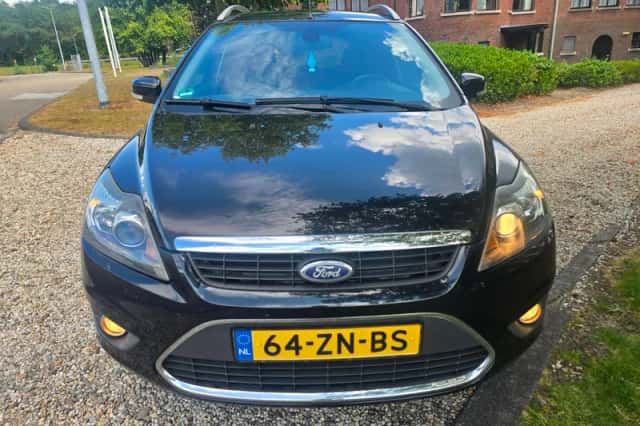 Ford Focus (2008) thumbnail 3