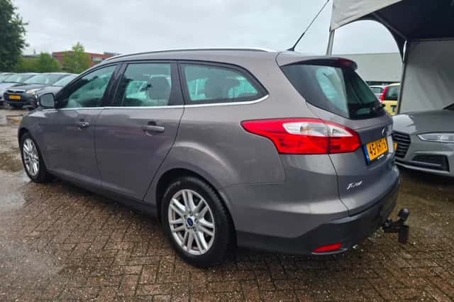 Ford Focus (2012) thumbnail 3