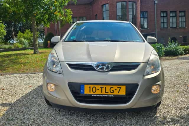Hyundai i20 (2012) thumbnail 3