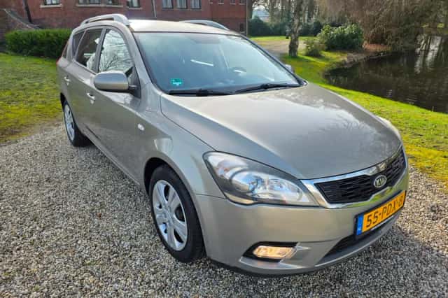 Kia Cee'd (2011) thumbnail 4