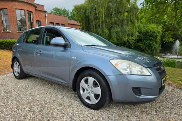 Kia Cee'd (2007) thumbnail 1