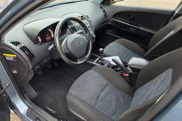 Kia Cee'd (2007) thumbnail 2