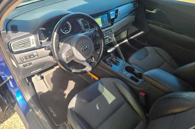 Kia Niro (2018) thumbnail 2