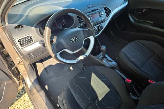 Kia Picanto (2011) thumbnail 2
