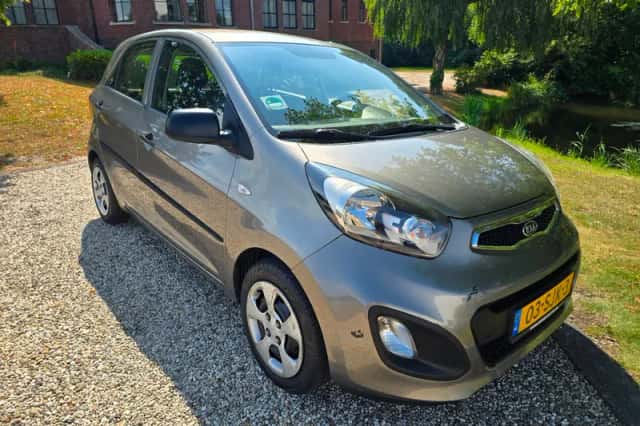 Kia Picanto (2011) thumbnail 4