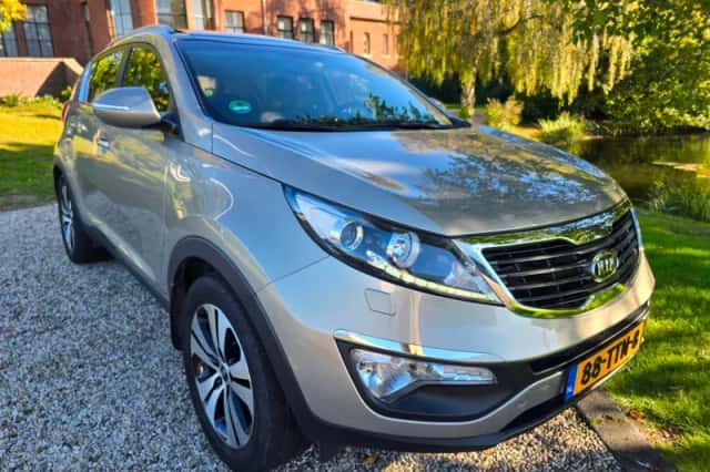 Kia Sportage (2012) thumbnail 2