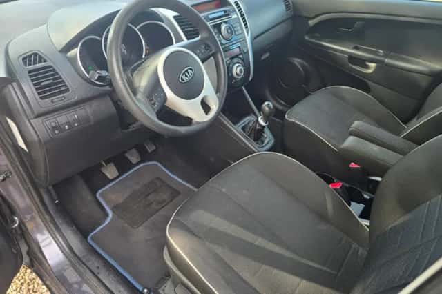 Kia Venga (2013) thumbnail 2