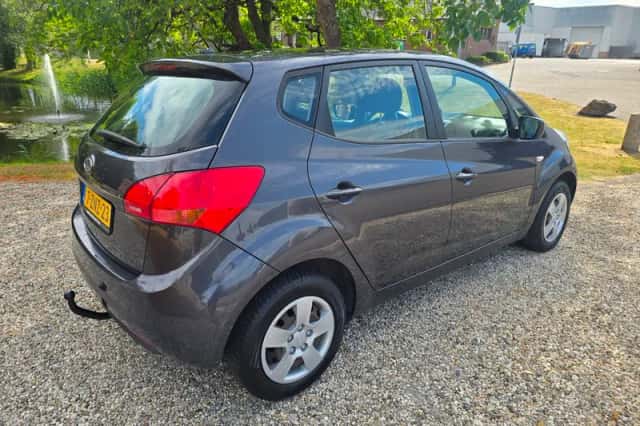 Kia Venga (2013) thumbnail 3