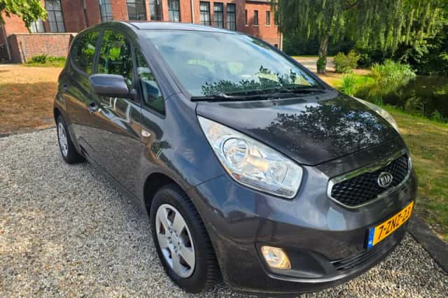 Kia Venga (2013) thumbnail 4