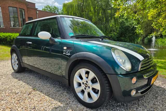 MINI Cooper (2005) thumbnail 1