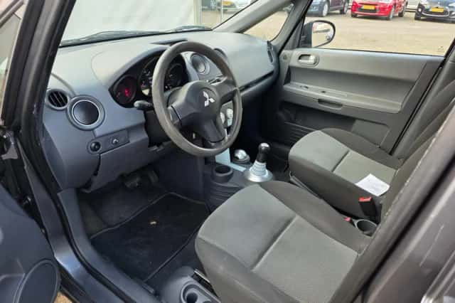 Mitsubishi Colt (2006) thumbnail 2