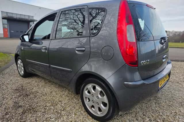 Mitsubishi Colt (2006) thumbnail 3