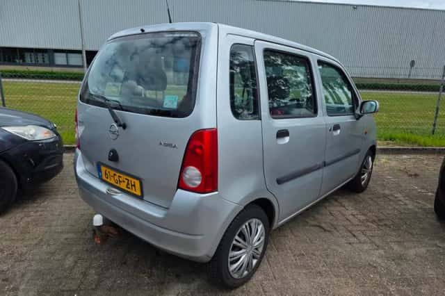 Opel Agila (2000) thumbnail 3