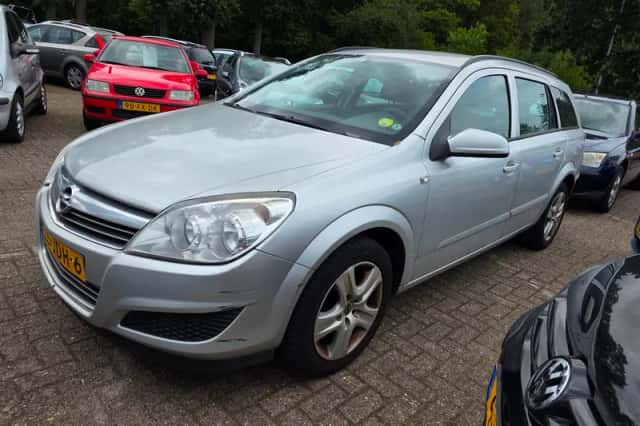 Opel Astra (2009) thumbnail 1