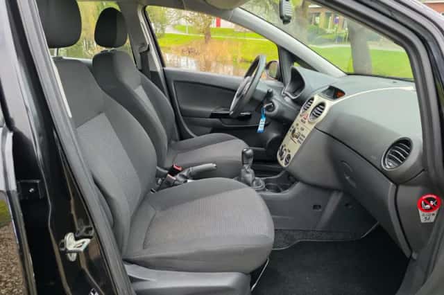 Opel Corsa (2009) thumbnail 5