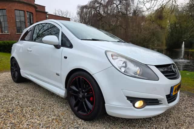 Opel Corsa (2010) thumbnail 1