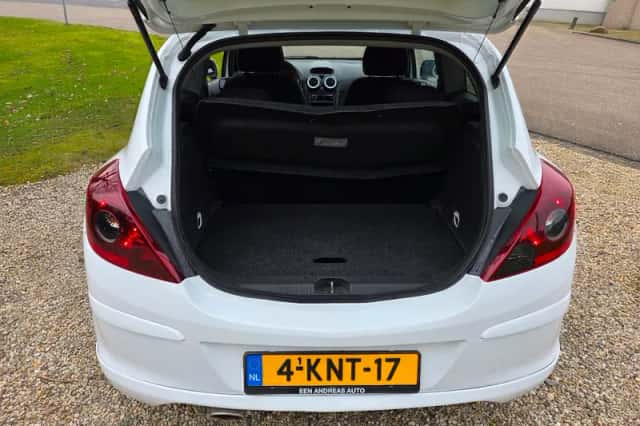 Opel Corsa (2010) thumbnail 4