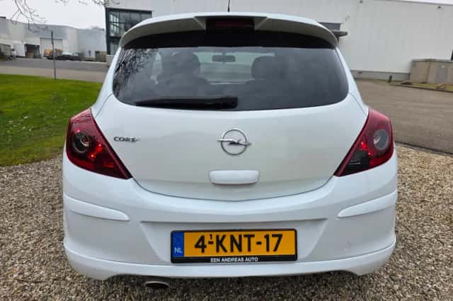 Opel Corsa (2010) thumbnail 5